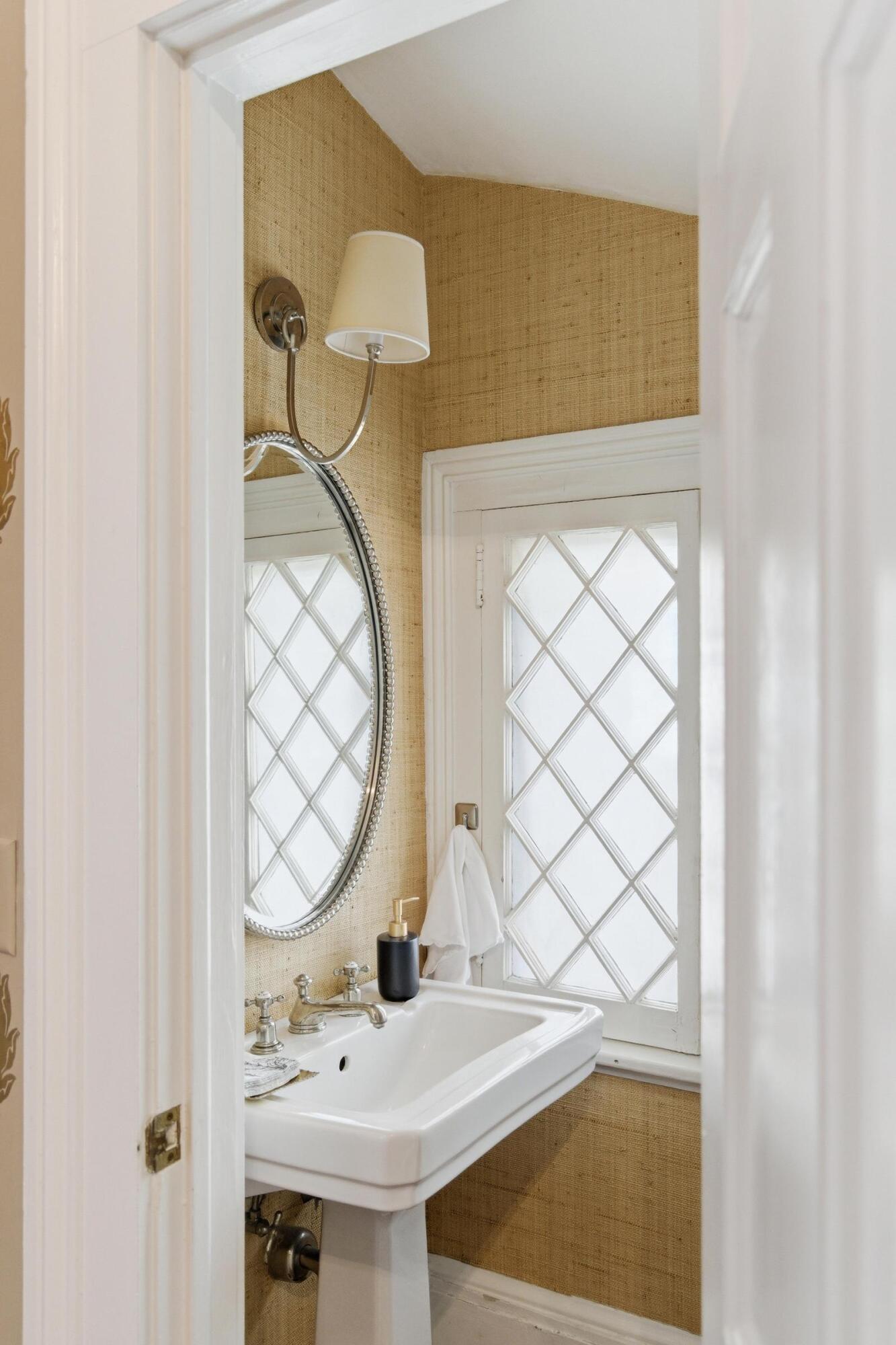 71 Rutledge Avenue Charleston, SC 29401 - Photo 16 of 43 Half bath