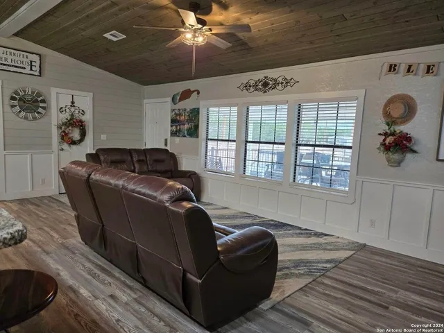 $274,999 | 464 J H Davis Place, Leakey, TX 78873