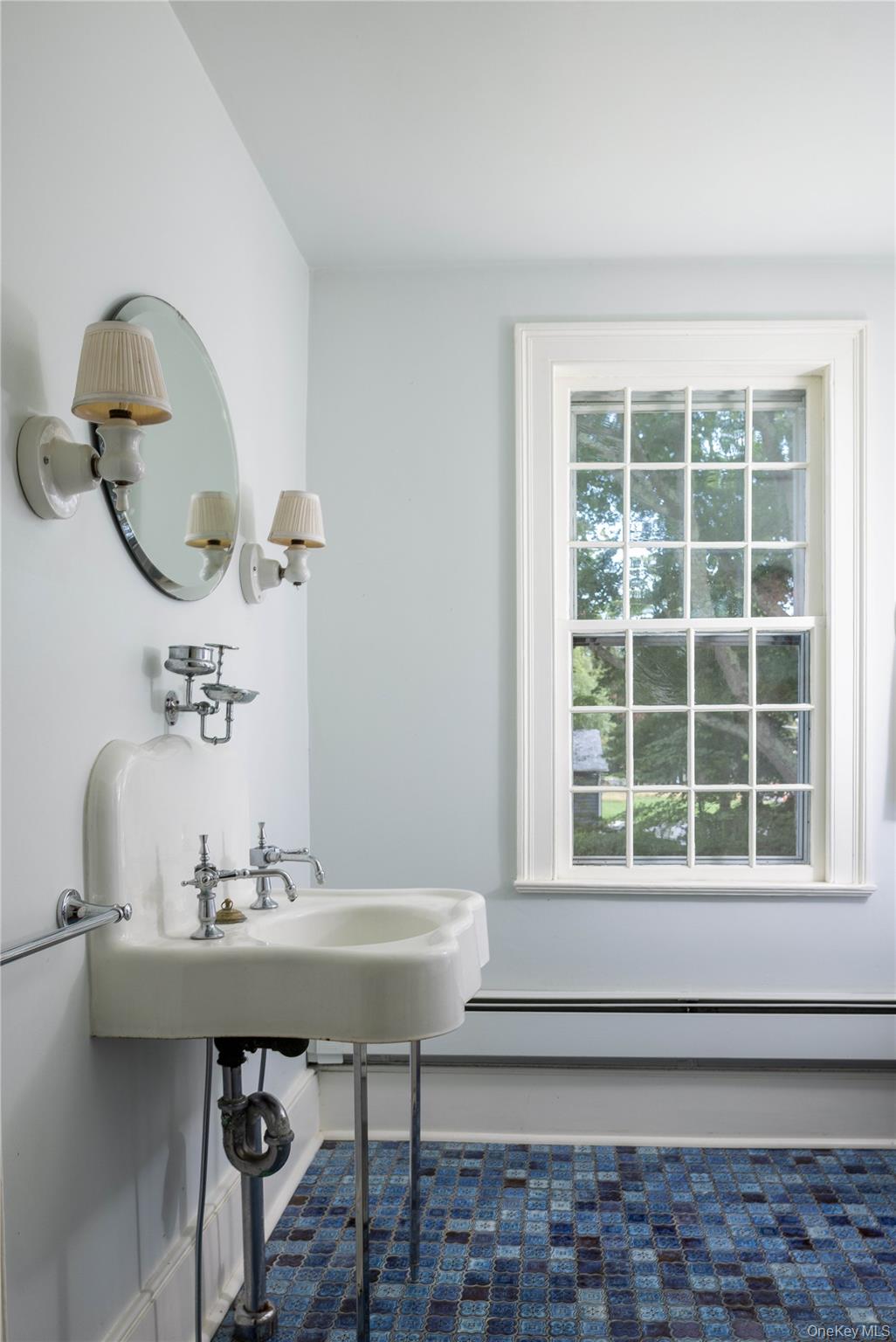 750 Reeve Avenue Mattituck, NY 11952 - Photo 19 of 27 2nd Floor Main Bathroom