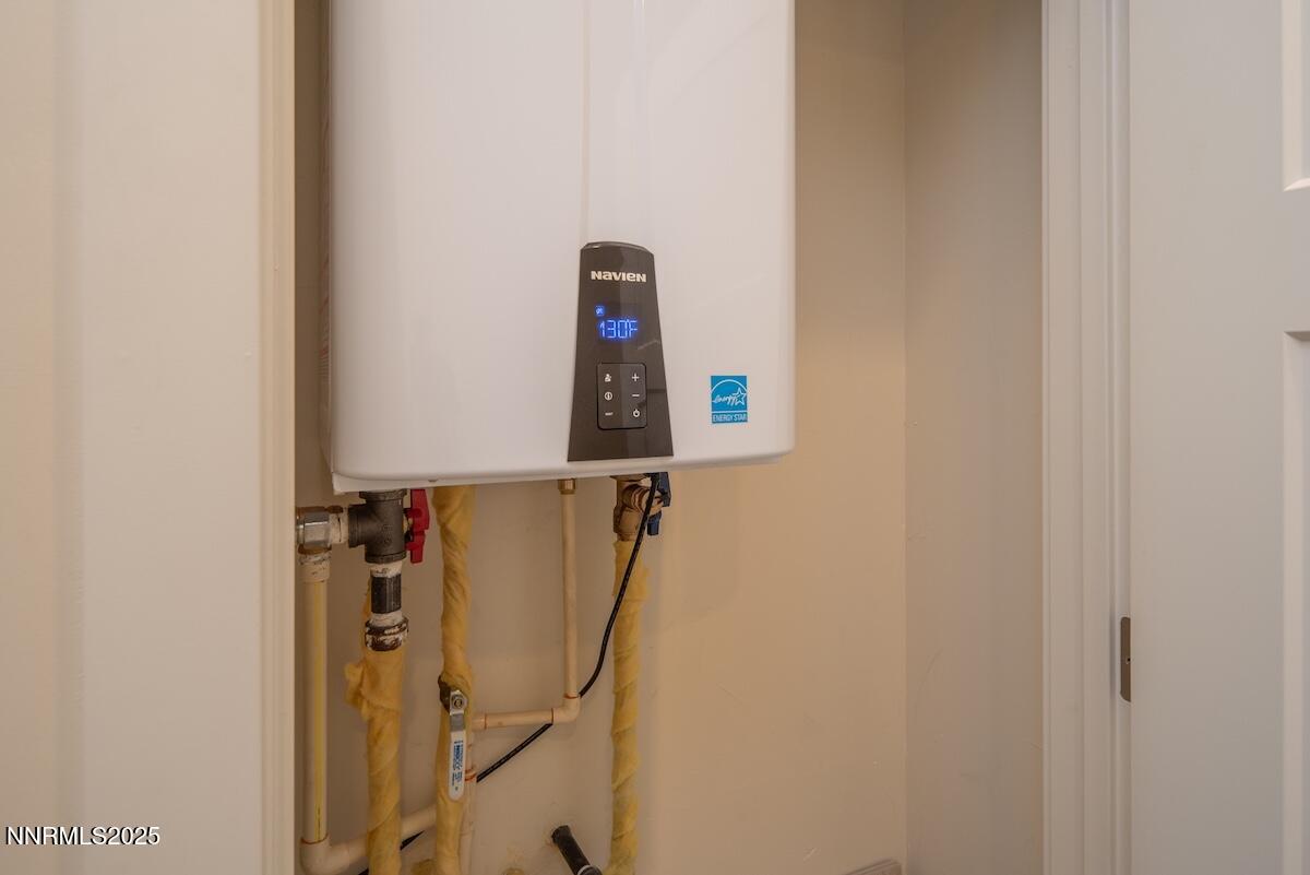 7790 Town Square Way Reno, NV 89523 - Photo 27 of 52 INSTANDT HOT WATER