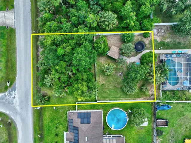 an aerial view of a house having yard