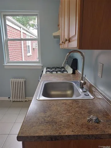 a close view of sink and tap