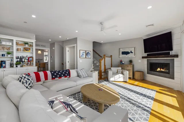 $2,295,000 | 36 Little Bay Drive, Dover, NH 03820