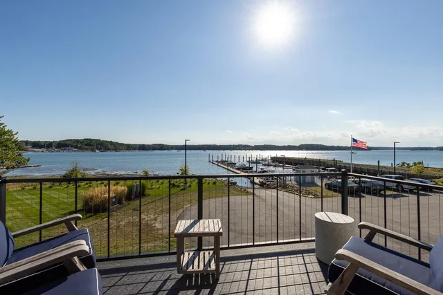 $2,295,000 | 36 Little Bay Drive, Dover, NH 03820