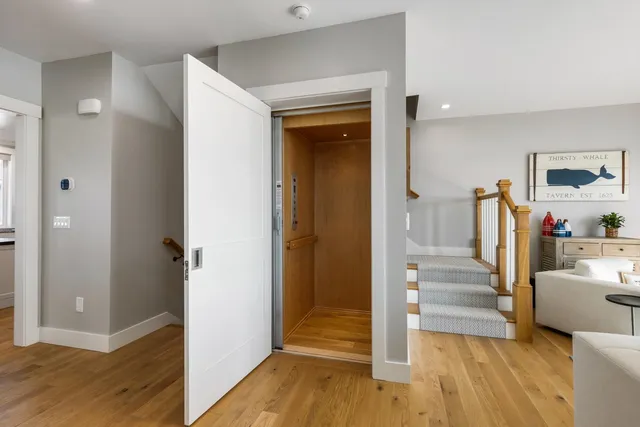 $2,295,000 | 36 Little Bay Drive, Dover, NH 03820