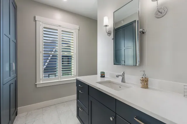 $2,295,000 | 36 Little Bay Drive, Dover, NH 03820