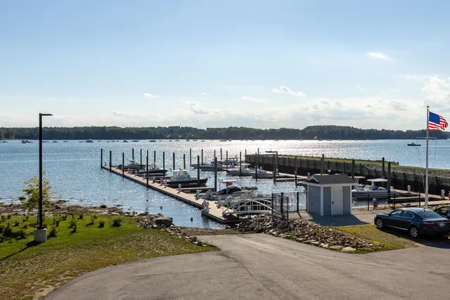 $2,295,000 | 36 Little Bay Drive, Dover, NH 03820