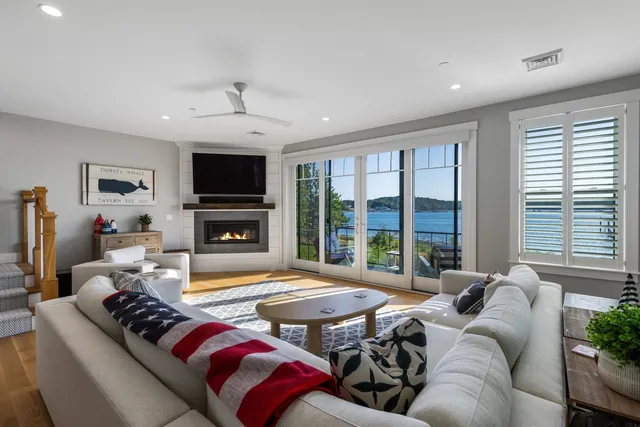 $2,295,000 | 36 Little Bay Drive, Dover, NH 03820