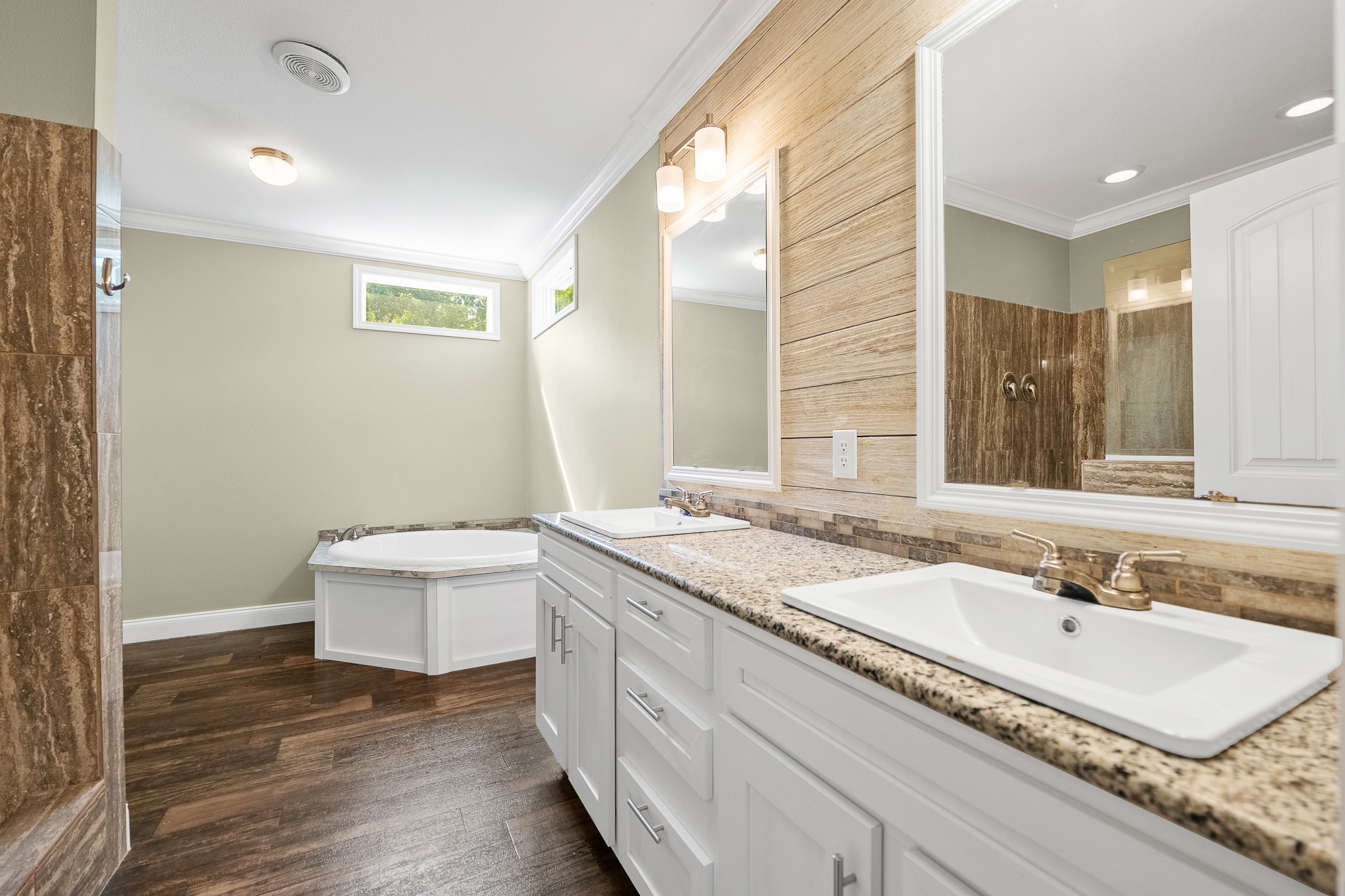 41 Key Largo Loop Point Blank, TX 77364 - Photo 12 of 40 a bathroom with a sink and a mirror