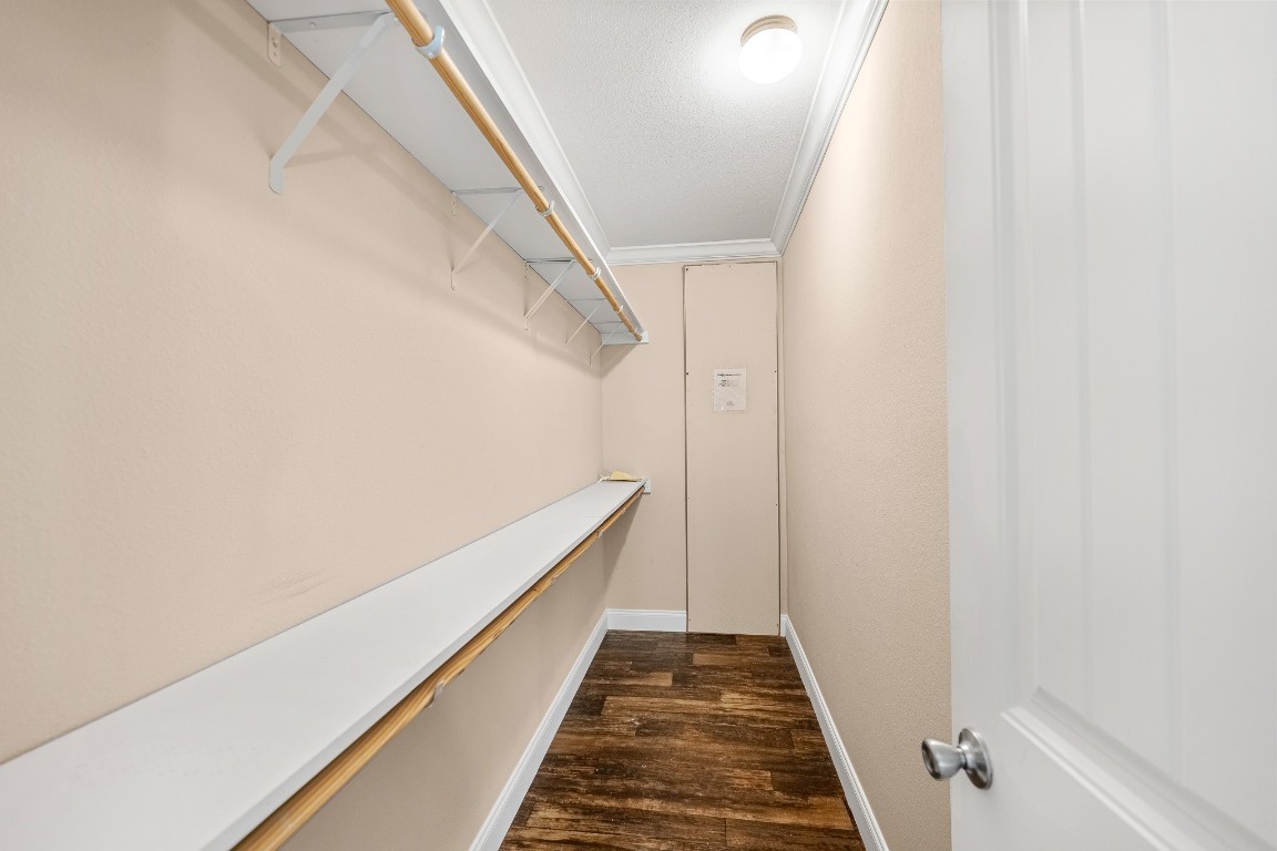 41 Key Largo Loop Point Blank, TX 77364 - Photo 15 of 40 a view of a hallway with wooden floor and staircase