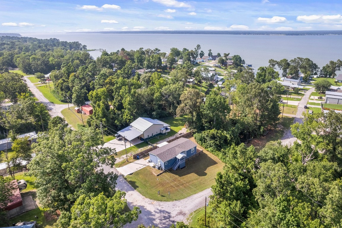41 Key Largo Loop Point Blank, TX 77364 - Photo 27 of 40 an aerial view of a house with a garden