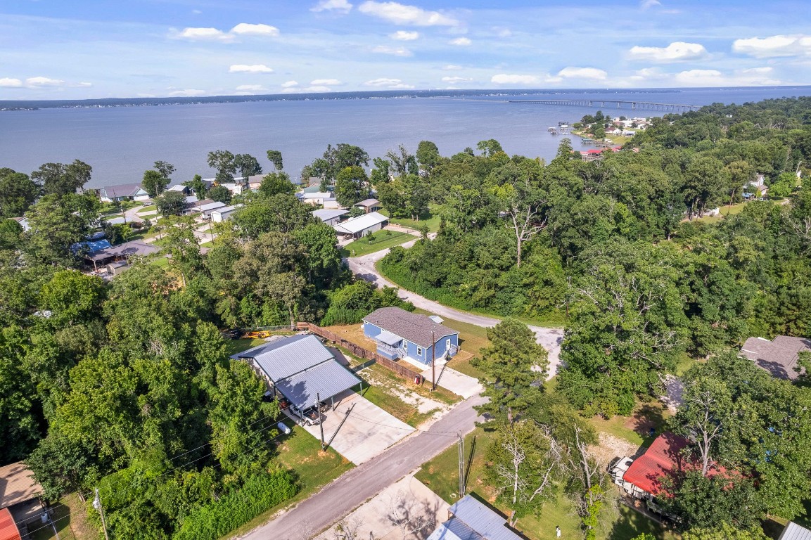 41 Key Largo Loop Point Blank, TX 77364 - Photo 28 of 40 an aerial view of a house with a garden