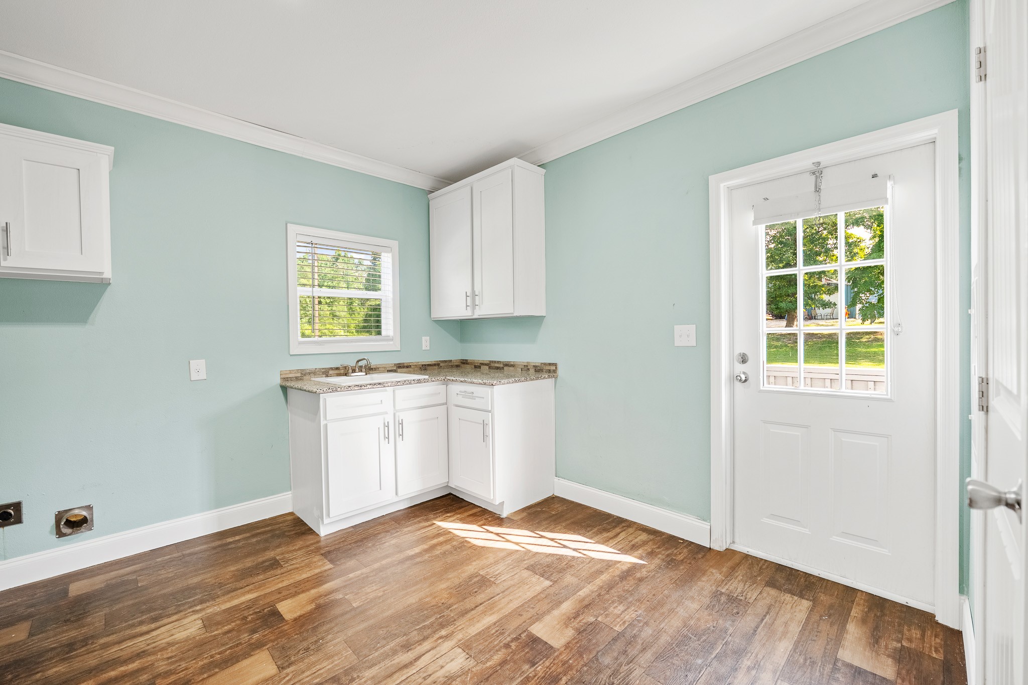 41 Key Largo Loop Point Blank, TX 77364 - Photo 5 of 40 a view of kitchen with wooden floor and electronic appliances