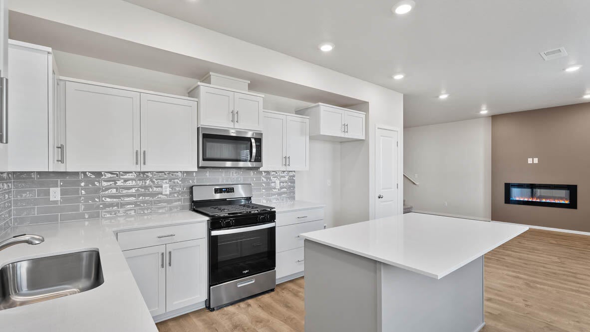 61155 Southeast Splendor Lane Bend, OR 97702 - Photo 6 of 28 006 kitchen