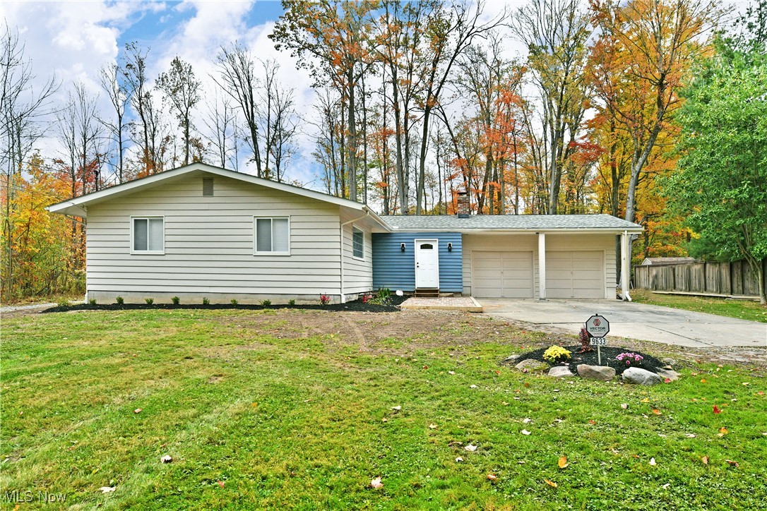 9633 Howland Springs Road Southeast Warren, OH 44484 - Photo 1 of 50 Single story home featuring driveway and a garage