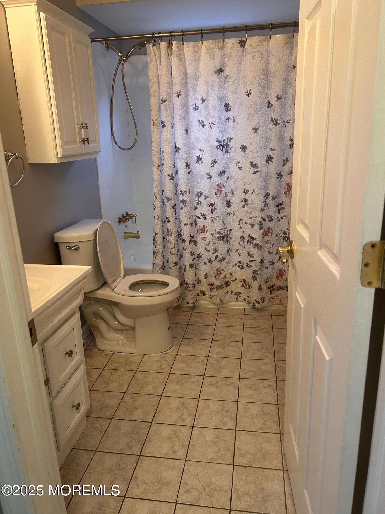 823 Bowman Road Jackson, NJ 08527 - Photo 15 of 27 a bathroom with a toilet and a shower