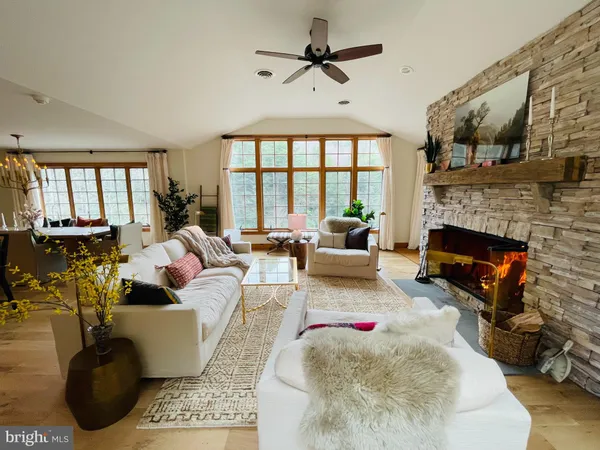 $850,000 | 614 Graystones Jeras Road, Albrightsville, PA 18210