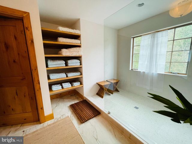 $875,000 | 614 Graystones Jeras Road, Albrightsville, PA 18210