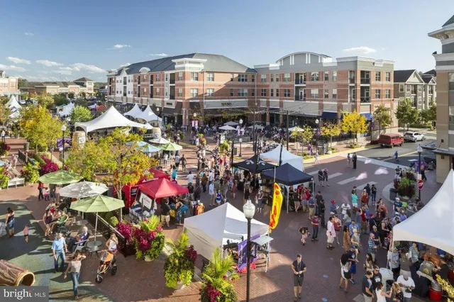 $605,000 | 1426 Ribbon Limestone Terrace Southeast, Leesburg, VA 20175