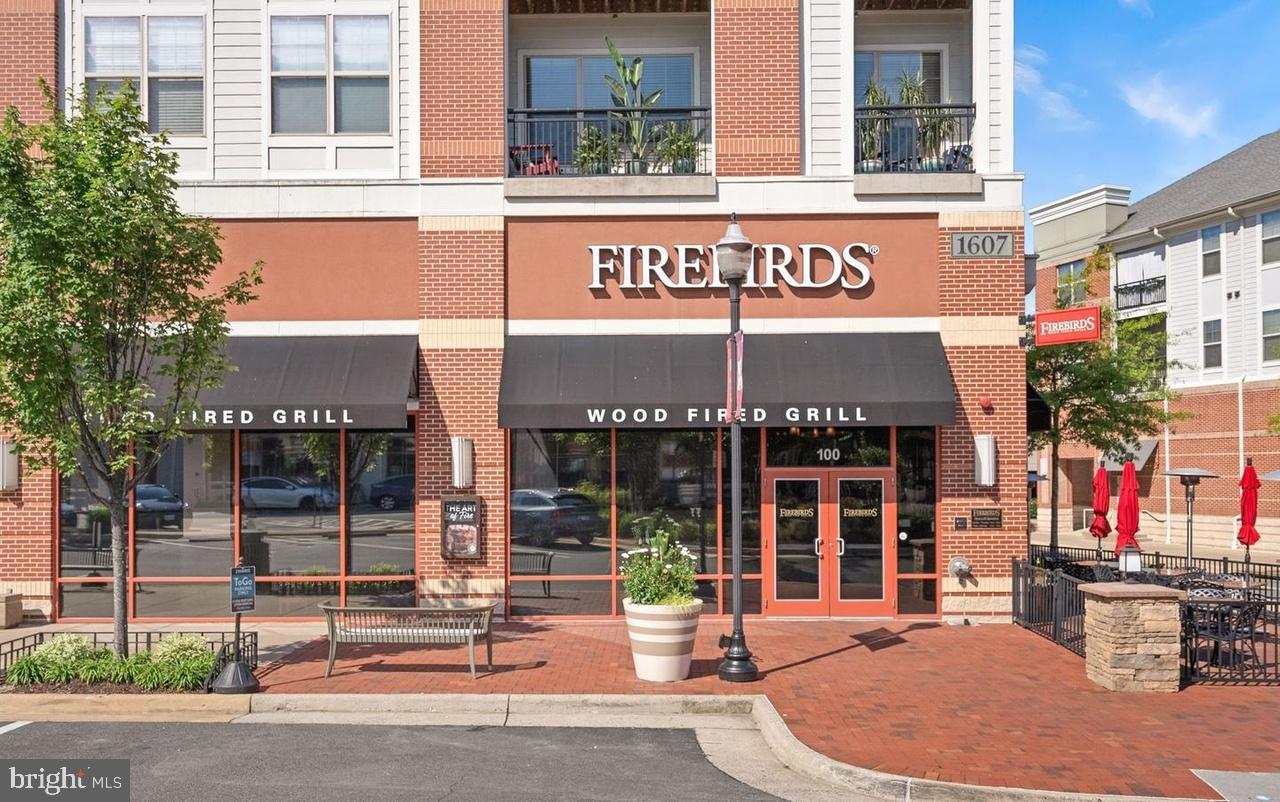 1426 Ribbon Limestone Terrace Southeast Leesburg, VA 20175 - Photo 42 of 43 Charming eatery with inviting outdoor space.