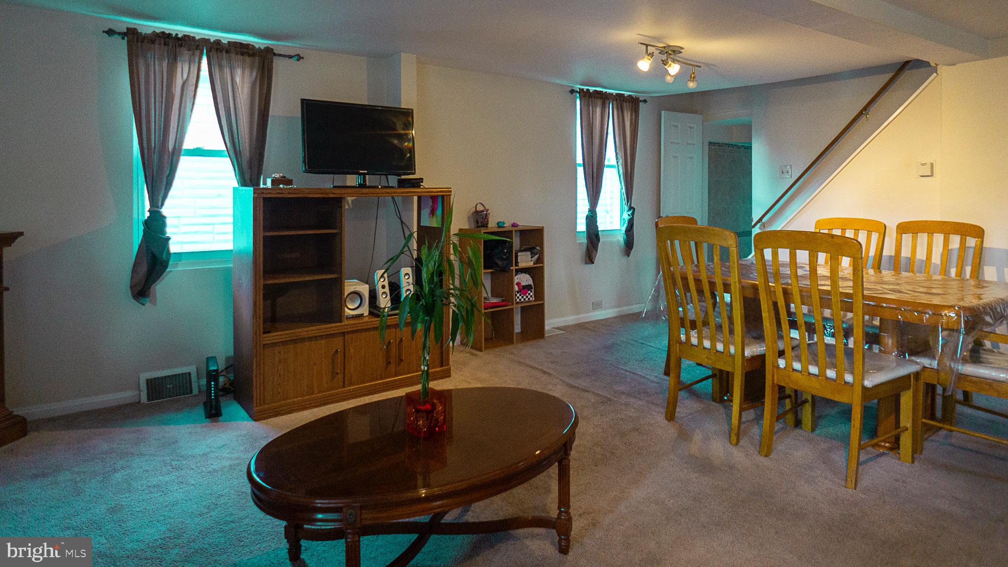 1142 Commonwealth Boulevard Reading, PA 19607 - Photo 2 of 21 Living room