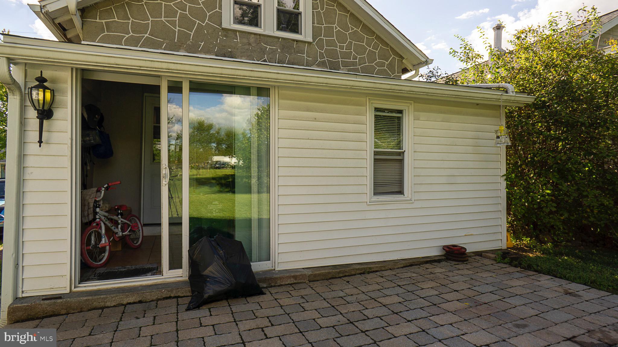 1142 Commonwealth Boulevard Reading, PA 19607 - Photo 6 of 21 Patio