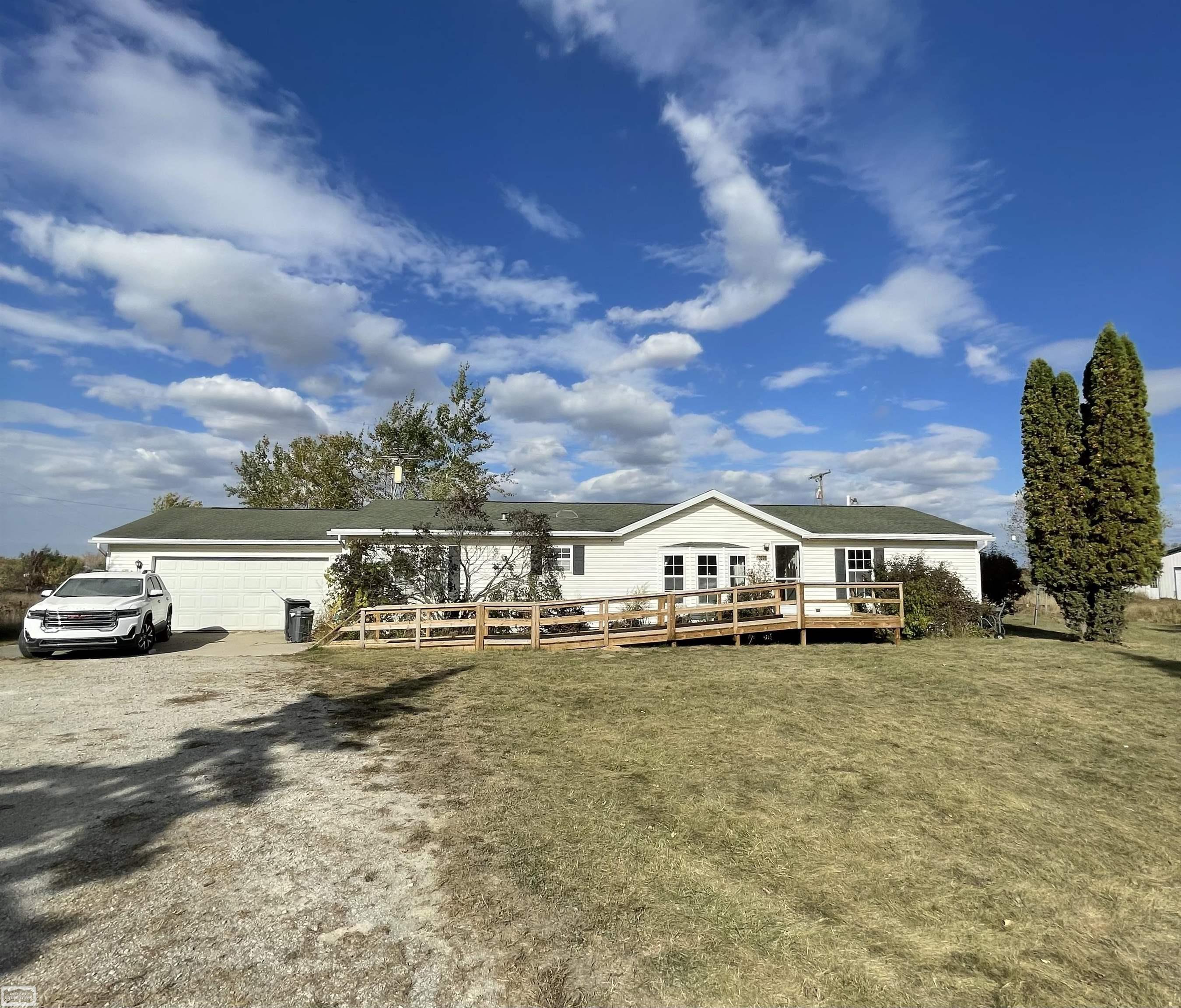 13698 Kaufman Road Capac, MI 48014 - Photo 2 of 16 50092674-1.JPG