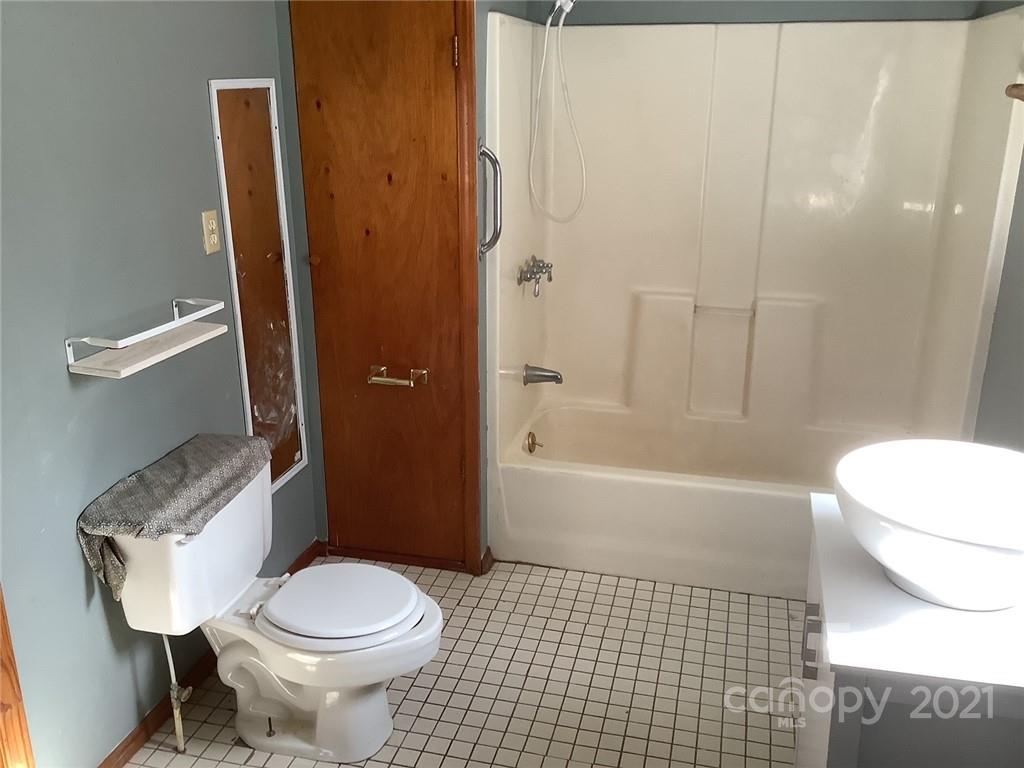 71 Mace Road Marshall, NC 28753 - Photo 5 of 10 Gallery Image 5