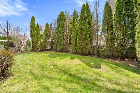 $825,000 | 90 Homestead Avenue, Scarsdale, NY 10583