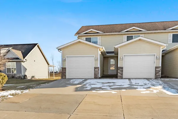 $190,000 | 722 Prairie Meadow Drive, Blue Grass, IA 52726