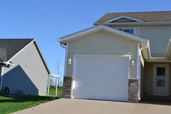 $190,000 | 722 Prairie Meadow Drive, Blue Grass, IA 52726