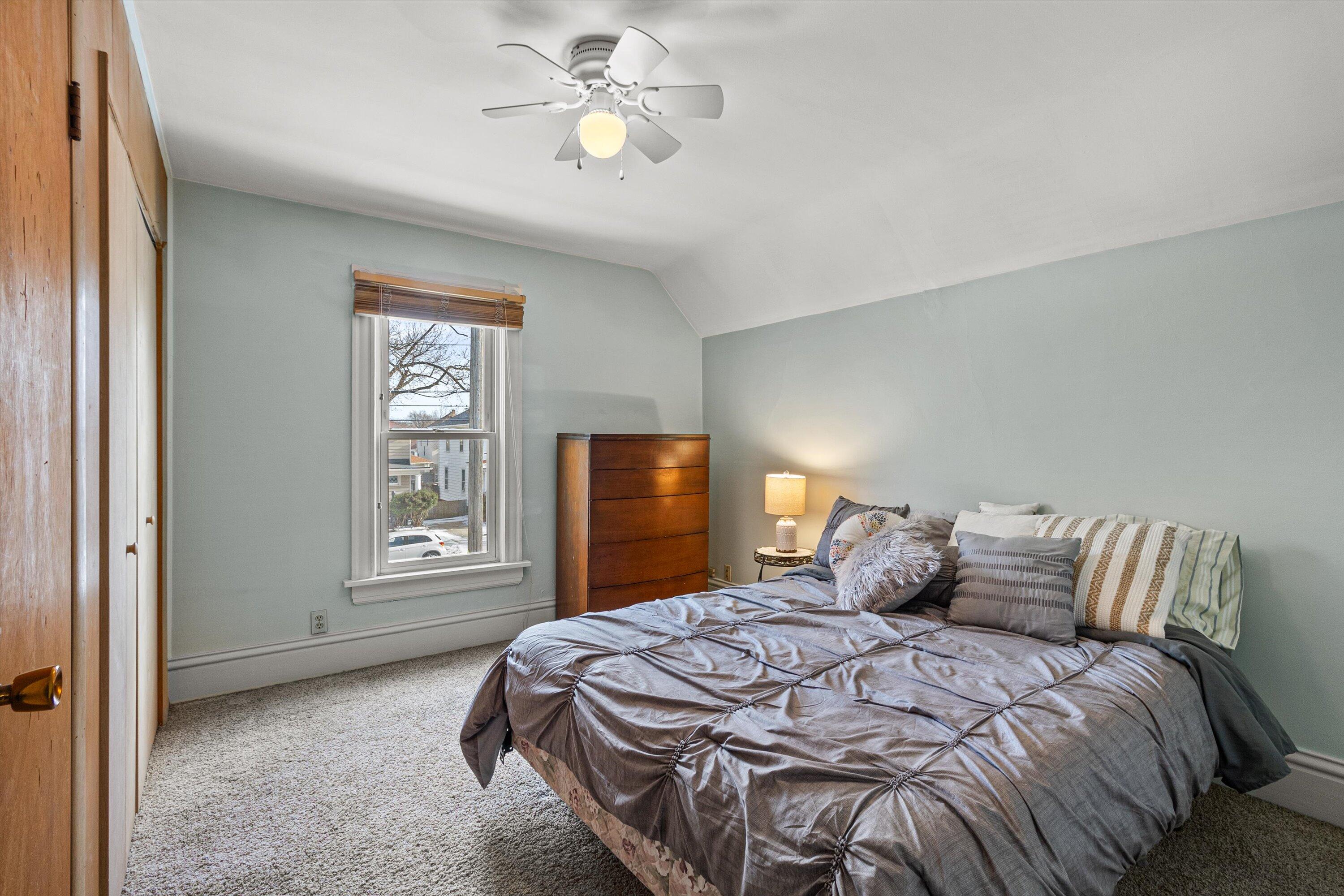 1308 West Boulevard Racine, WI 53405 - Photo 16 of 38 09-IMG_1137