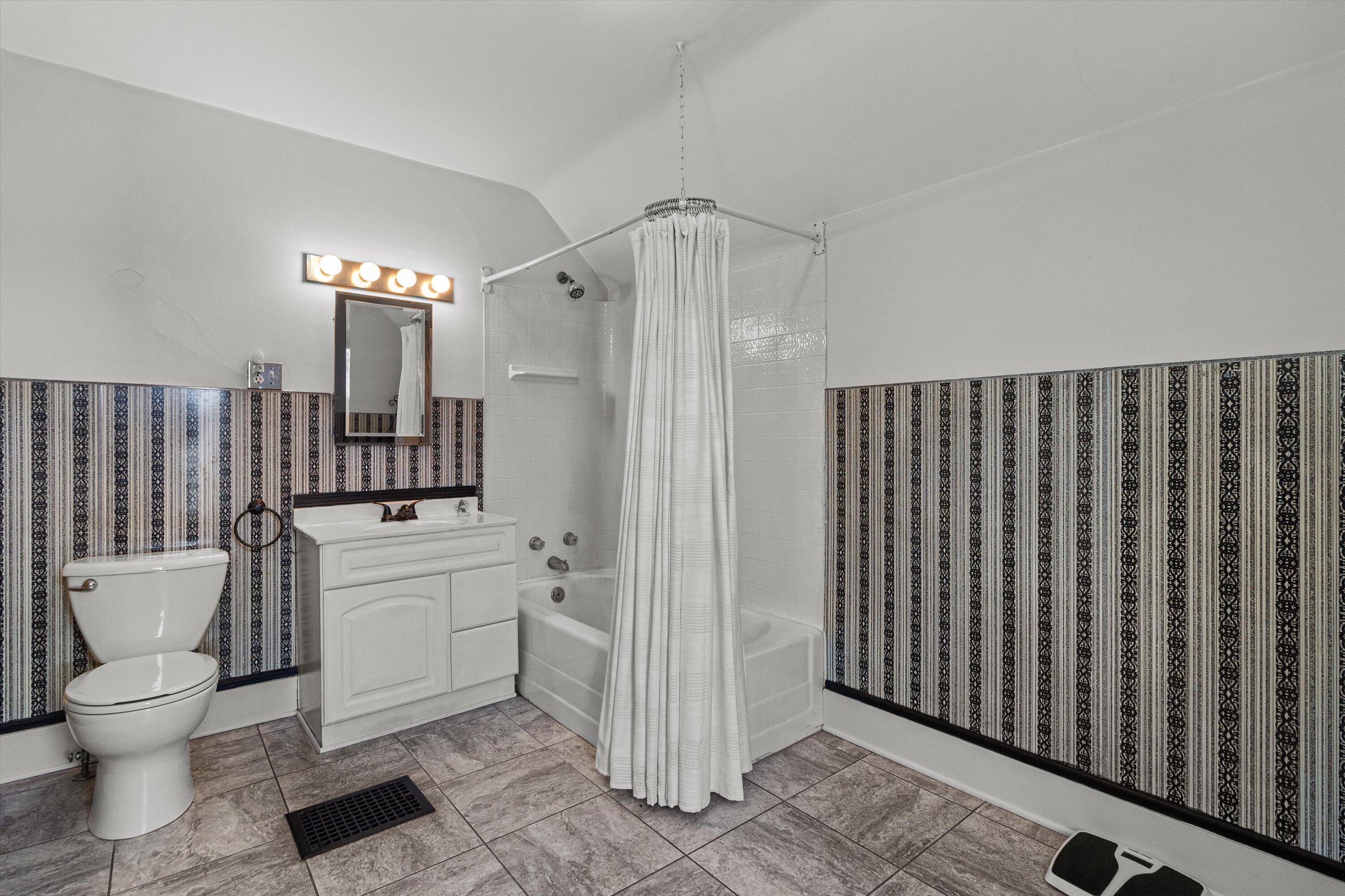 1308 West Boulevard Racine, WI 53405 - Photo 25 of 38 18-IMG_1215