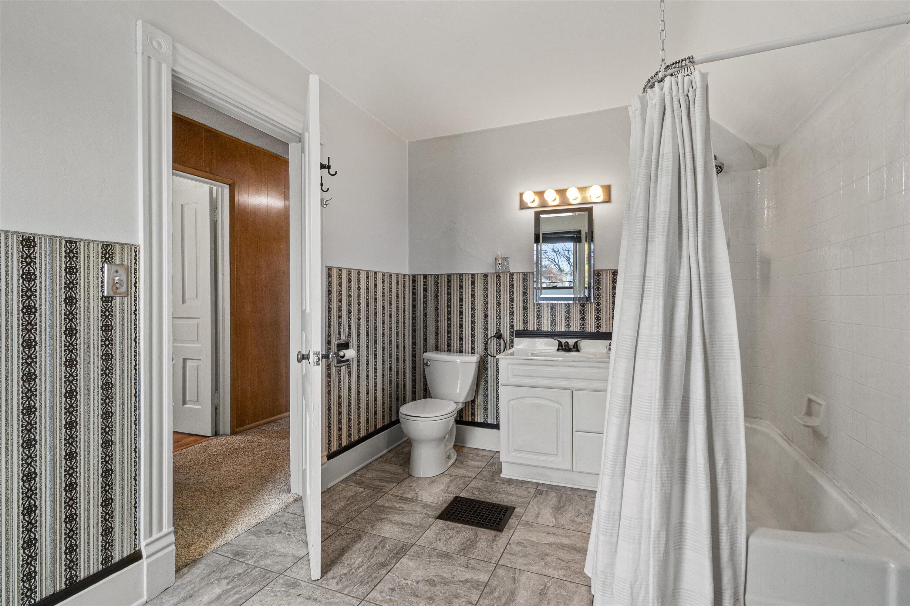 1308 West Boulevard Racine, WI 53405 - Photo 27 of 38 20-IMG_1233