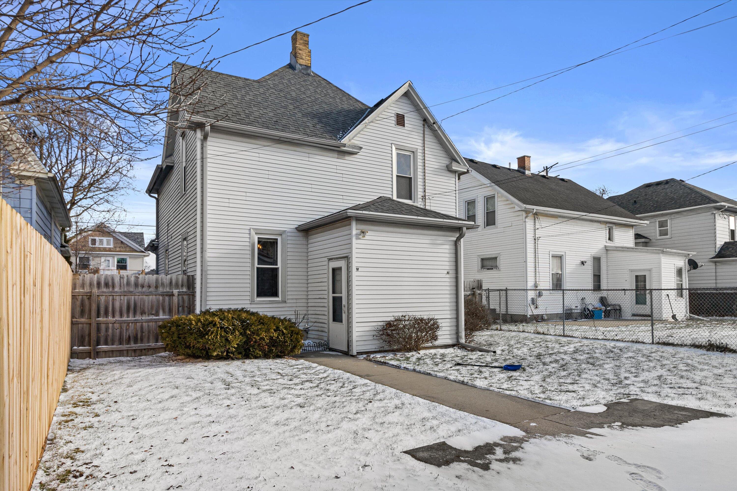 1308 West Boulevard Racine, WI 53405 - Photo 35 of 38 04-IMG_1506