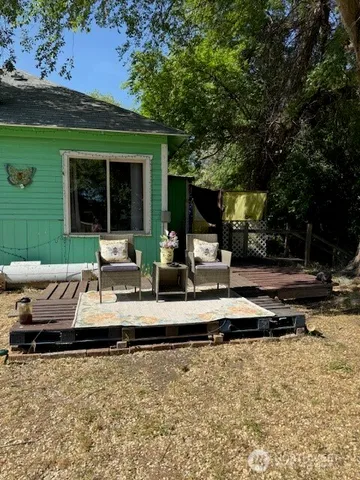 a view of a house with backyard and sitting area