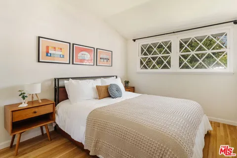 $985,000 | 11530 Swinton Avenue, Granada Hills, CA 91344