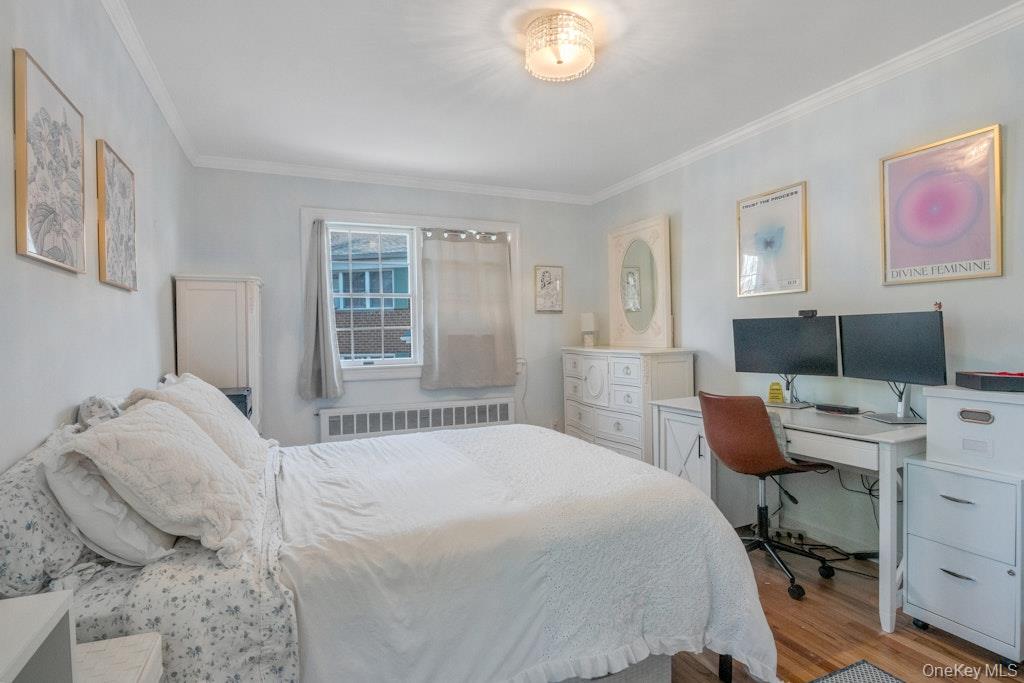 590 Bedford Road, Unit 2 Pleasantville, NY 10570 - Photo 20 of 30 Large primary bedroom.