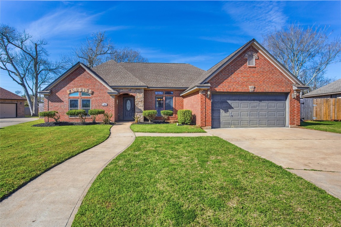 104 Hamilton Clute, TX 77531 - Photo 2 of 25