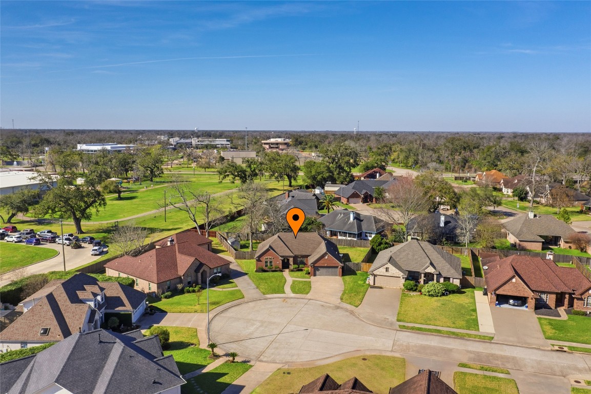 104 Hamilton Clute, TX 77531 - Photo 3 of 25