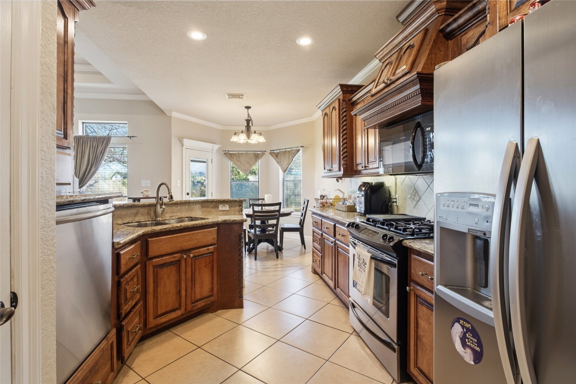 104 Hamilton Clute, TX 77531 - Photo 6 of 25