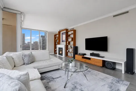 $999,500 | 55 East Erie Street, Unit 1705, Chicago, IL 60611