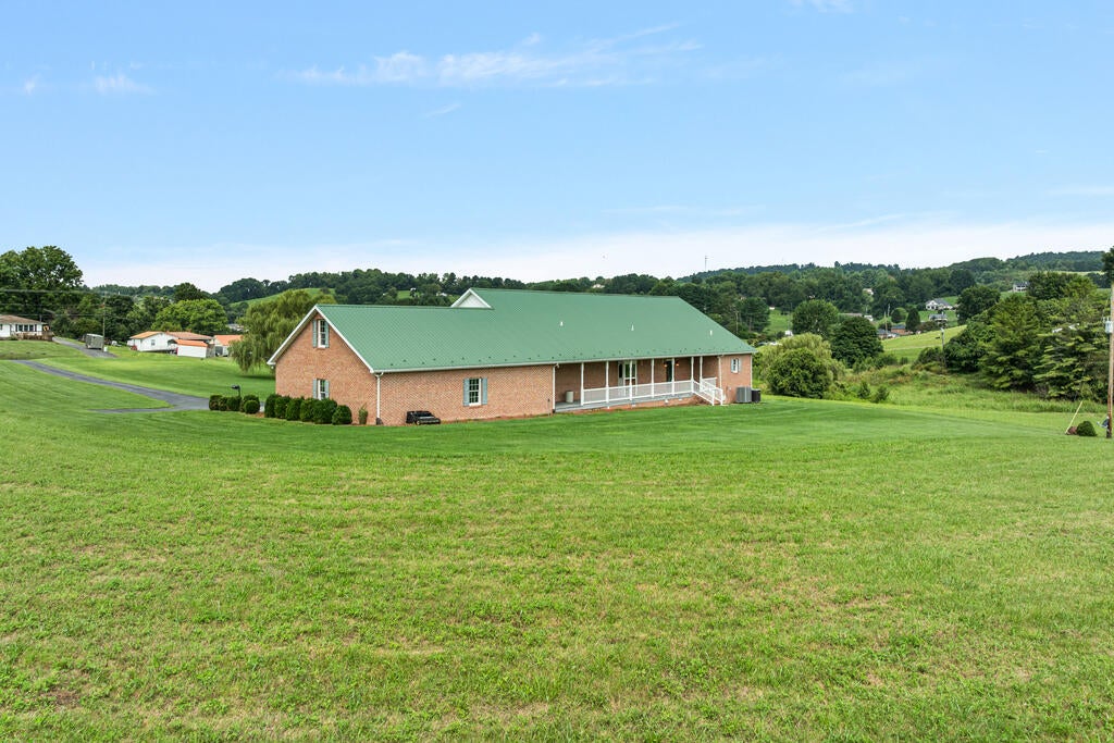 206 Valley Road Saltville, VA 24370 - Photo 19 of 90 Gallery Image 19
