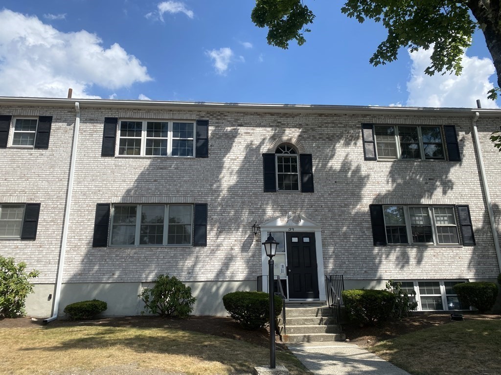 199 Lake Shore Road, Unit 1 Boston, MA 02135 - Photo 2 of 8