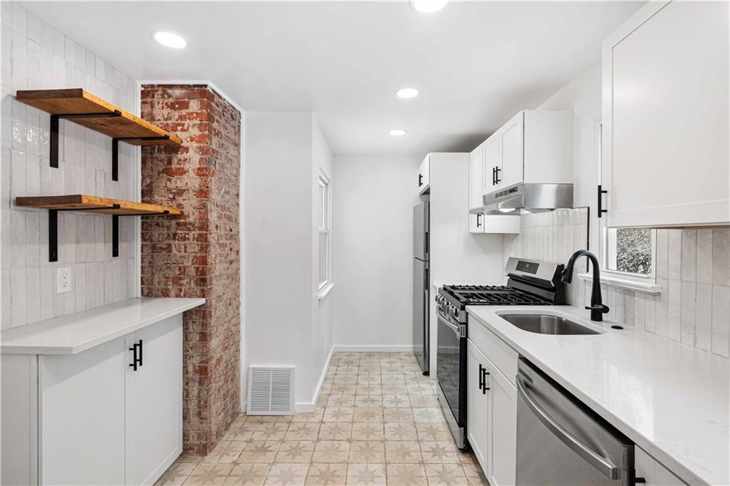 2135 Swallow Hill Road Pittsburgh, PA 15220 - Photo 6 of 25 Gallery Image 6
