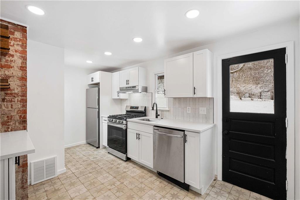 2135 Swallow Hill Road Pittsburgh, PA 15220 - Photo 7 of 25 Gallery Image 7