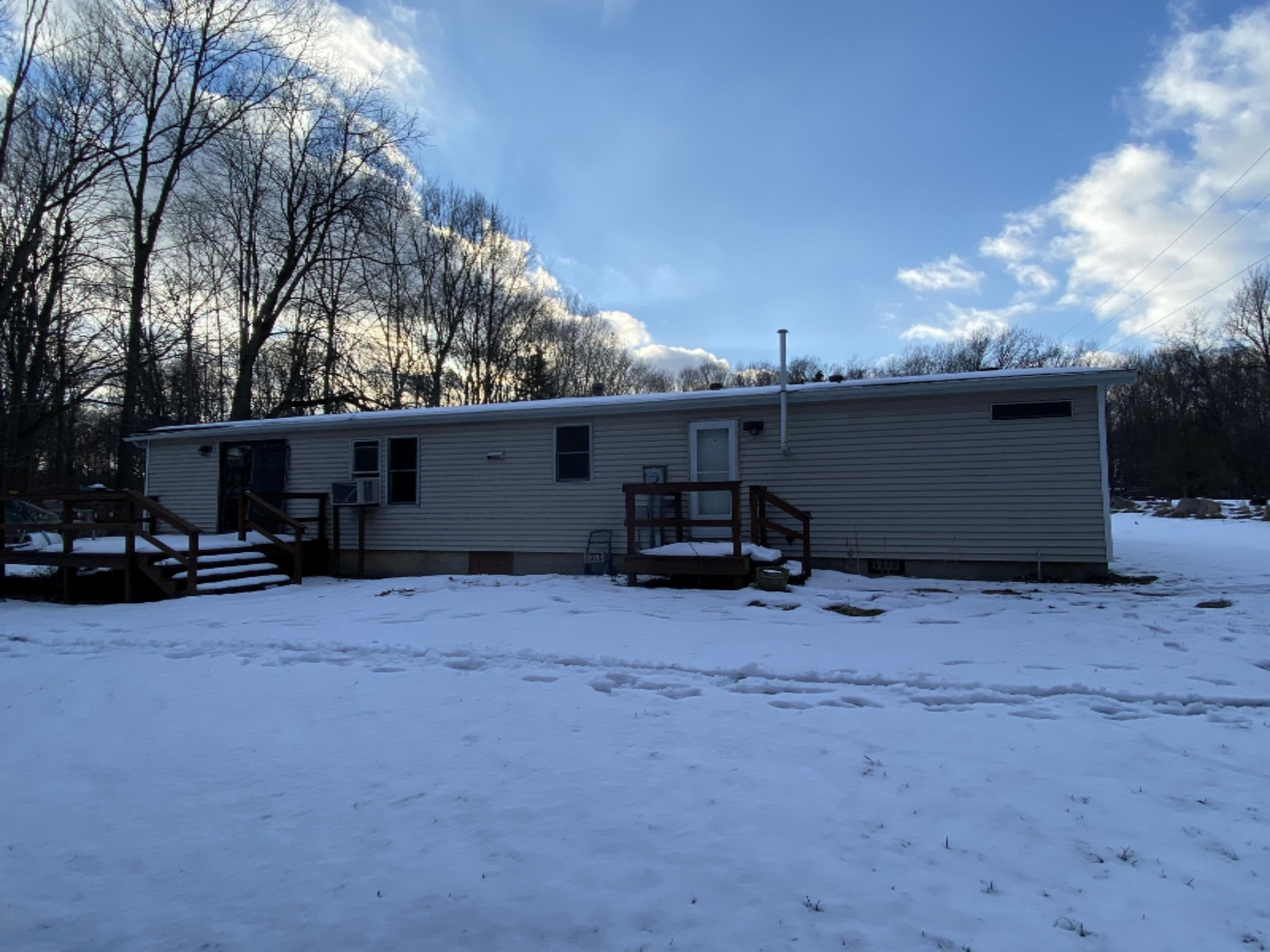 54851 Garrett Road Dowagiac, MI 49047 - Photo 4 of 18 IMG_1637