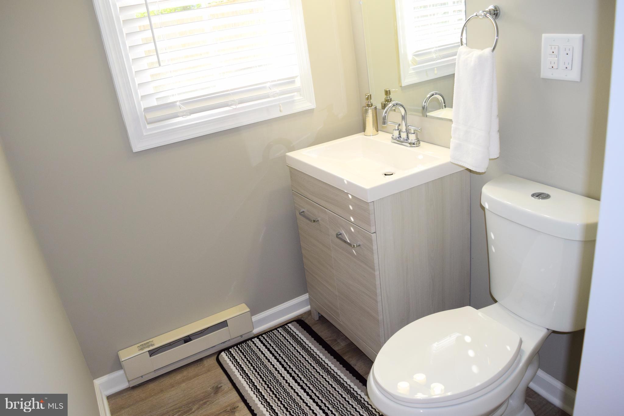 1634 Oldtown Road Edgewater, MD 21037 - Photo 15 of 30 Upper level Hall Full Bath