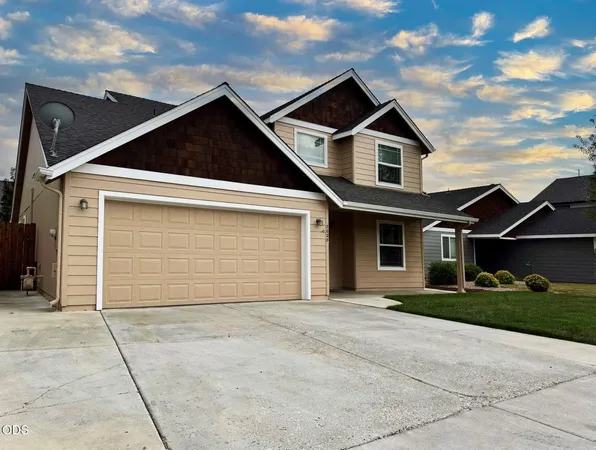 $633,000 | 3028 Southwest Indian Place, Redmond, OR 97756