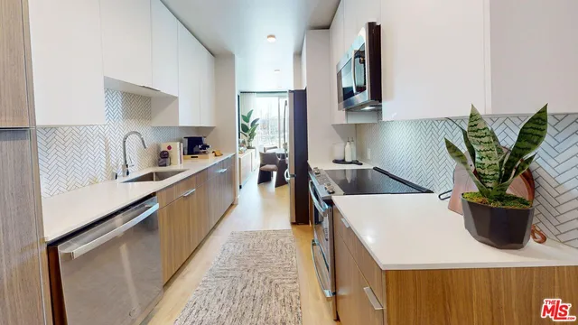 $4,466 | 13900 Panay Way, Unit M105, Marina del Rey, CA 90292